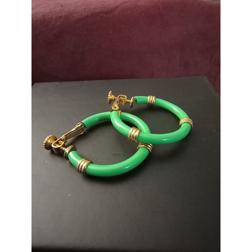 Vintage Napier Wire Wrap Green Enamel Hoop Earrings Clip 23$